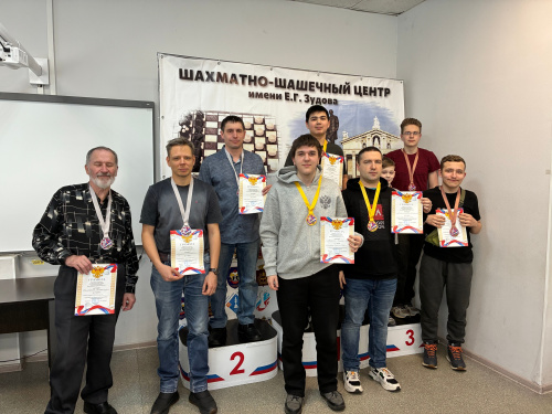 19 команд сразились в прошедшее воскресенье на Командном чемпионате города Нижний Тагил по быстрым шахматам