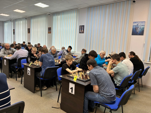 Более 50 шахматистов из Екатеринбурга, Нижнего Тагила, Кировграда, Нижней Туры, Лесного, Кушвы и Качканара приняли участие в 4 этапе Кубка города Нижний Тагил по быстрым шахматам
