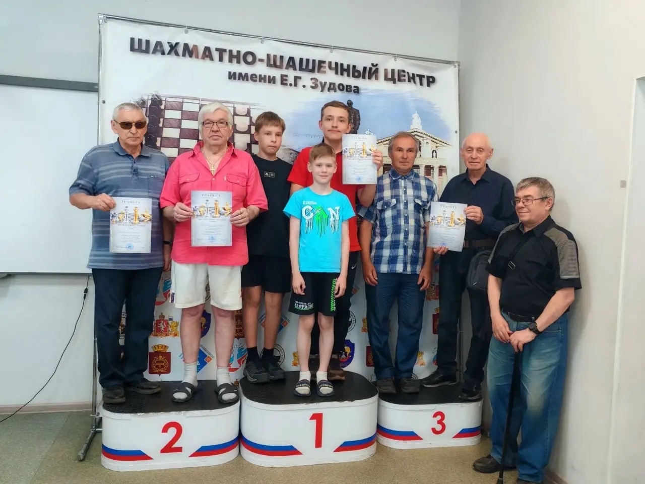Сегодня в нашем Центре прошёл лично-командный турнир по быстрым шахматам «Встреча поколений»